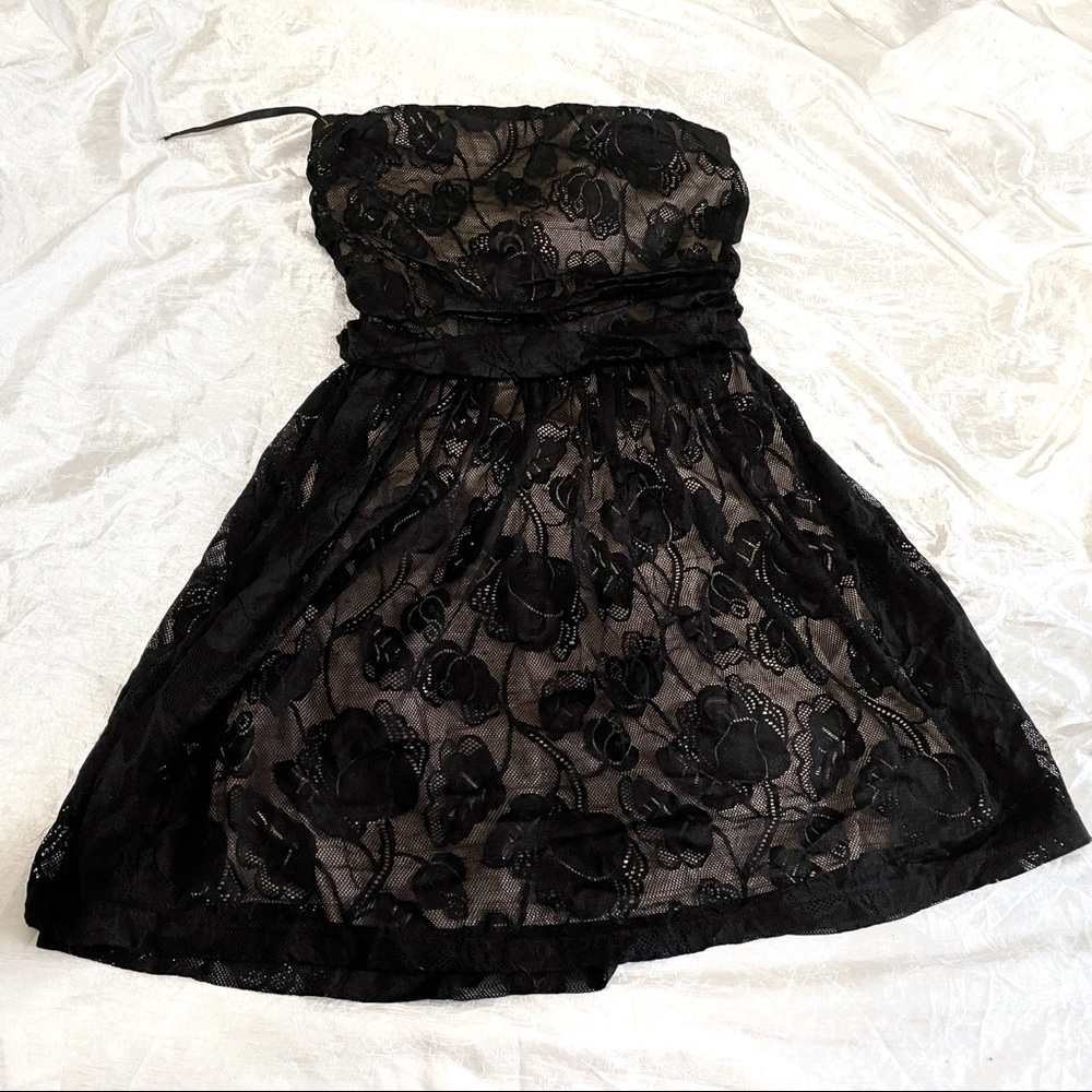 ❤️‍🔥3/$22❤️‍🔥 Strapless black on tan lace dress